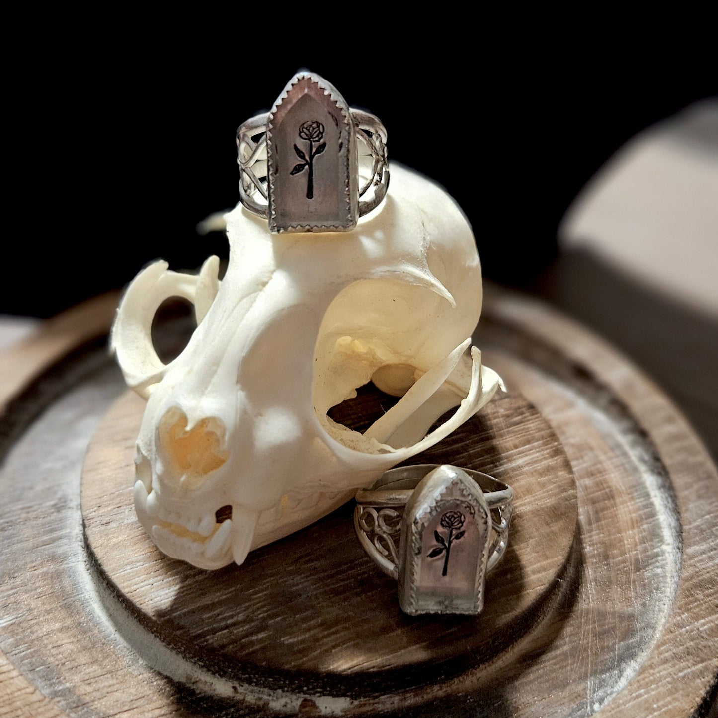 Black Rosen Arch Ring