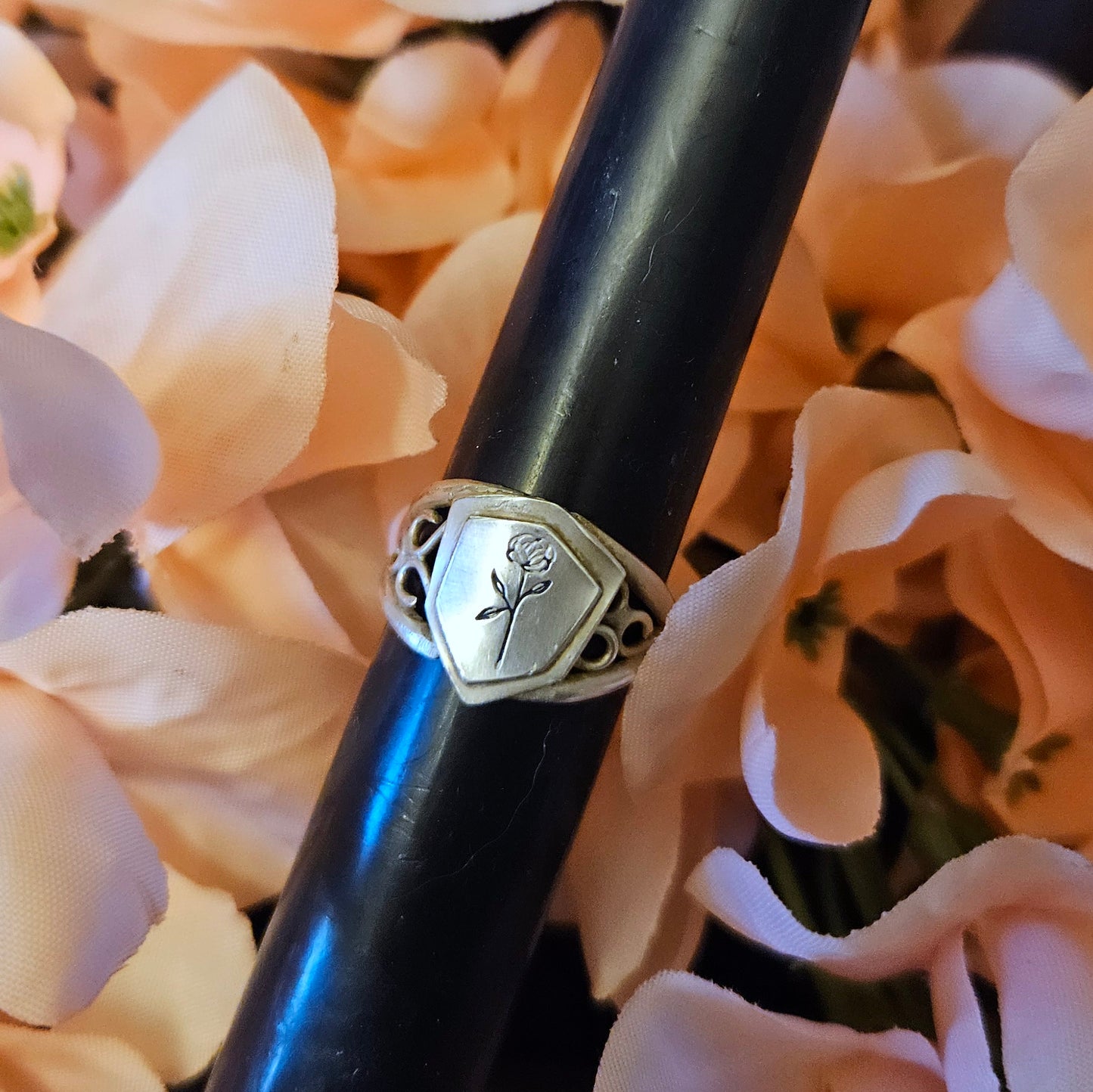 Black Rosen Shield Ring