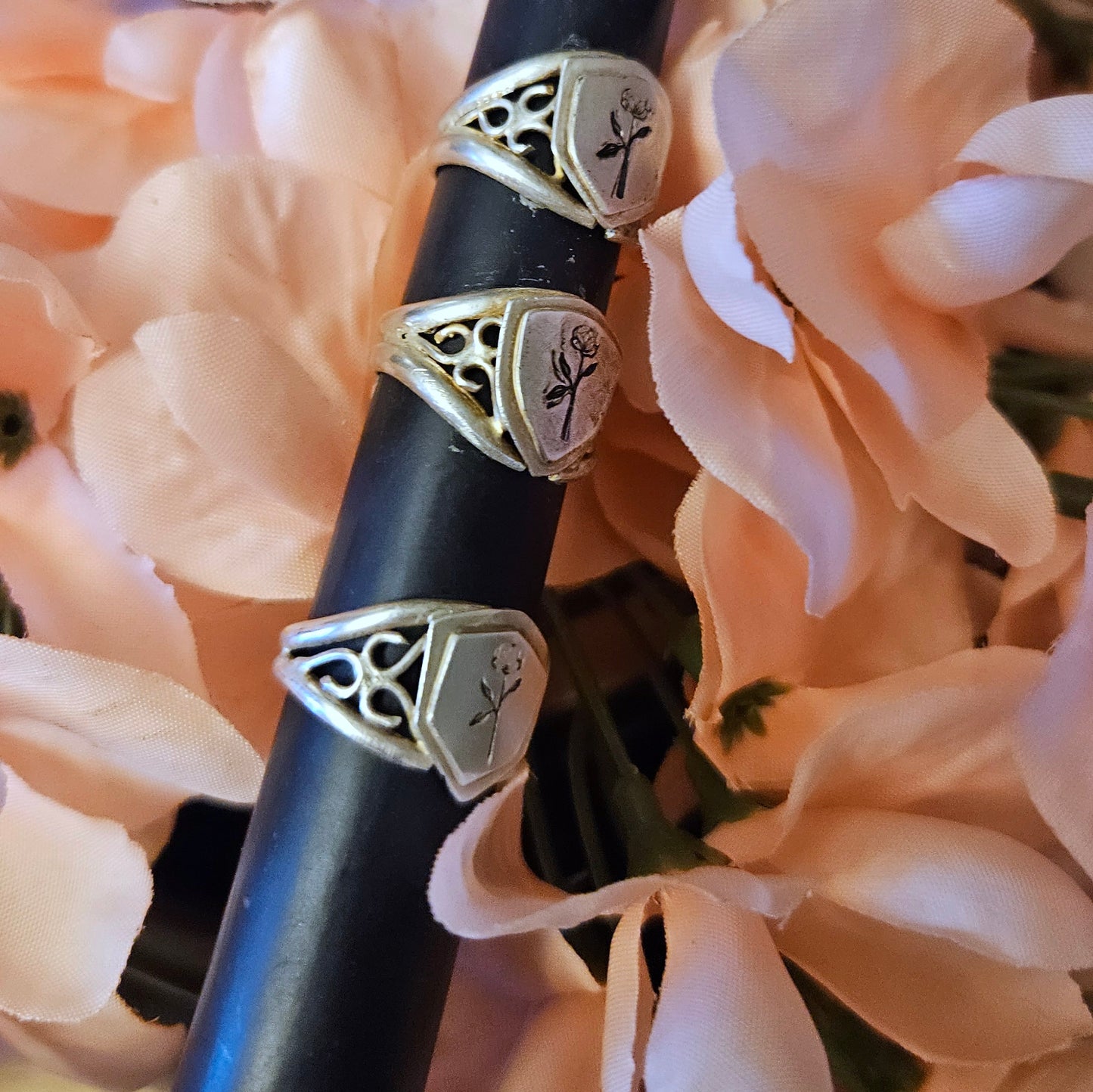 Black Rosen Shield Ring