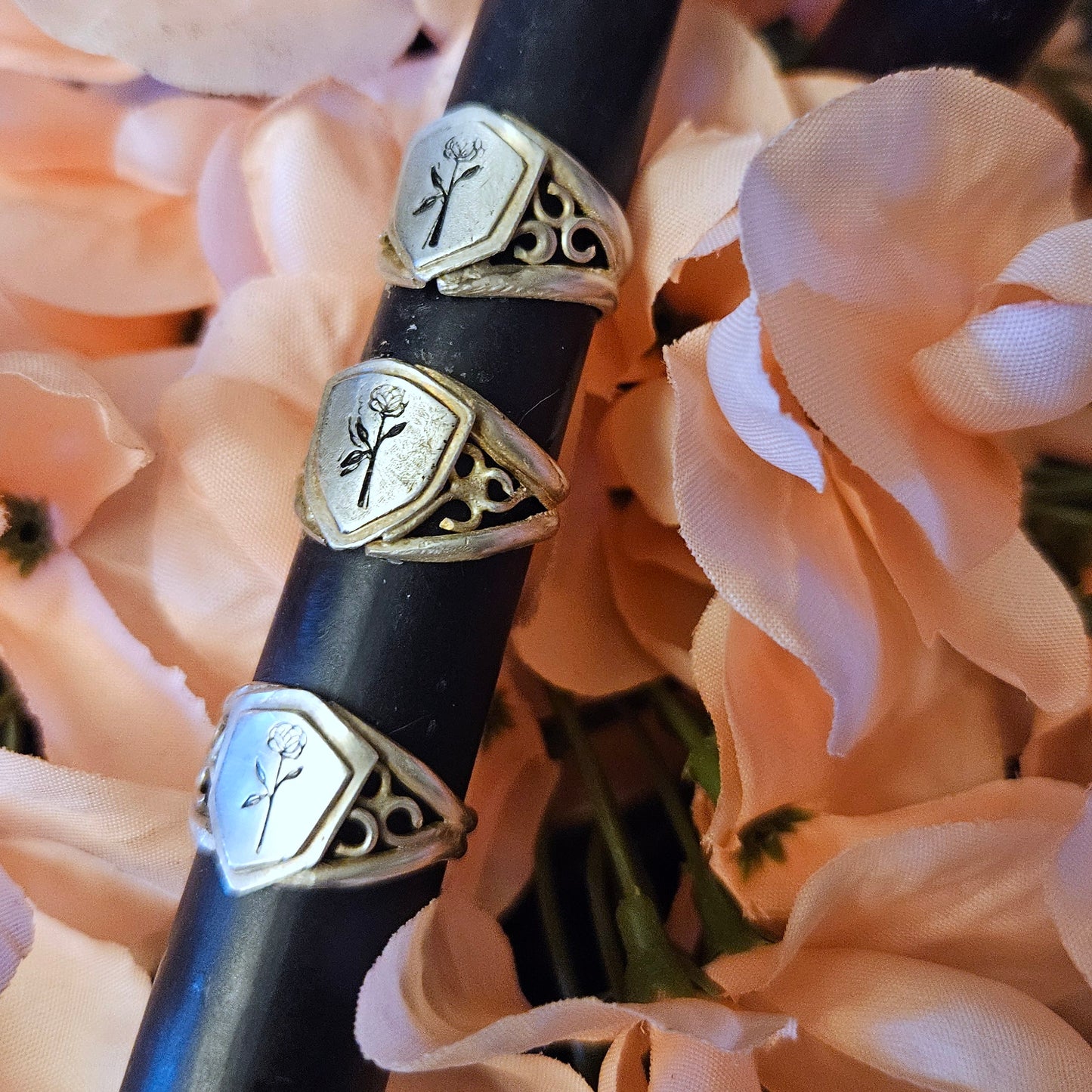 Black Rosen Shield Ring